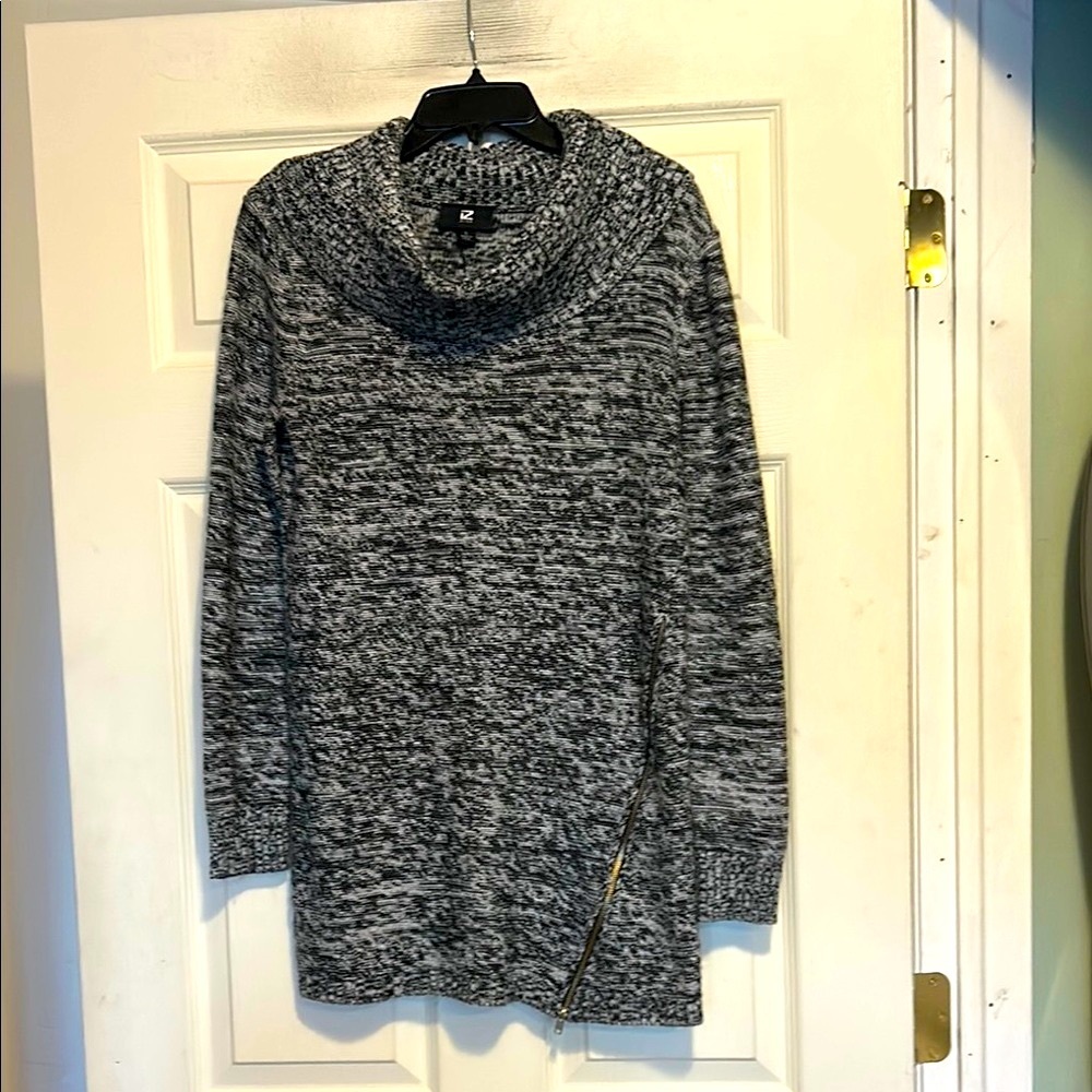 iZ Byer Black and Grey Cowl Neck Tunic Length Sweater Size Large